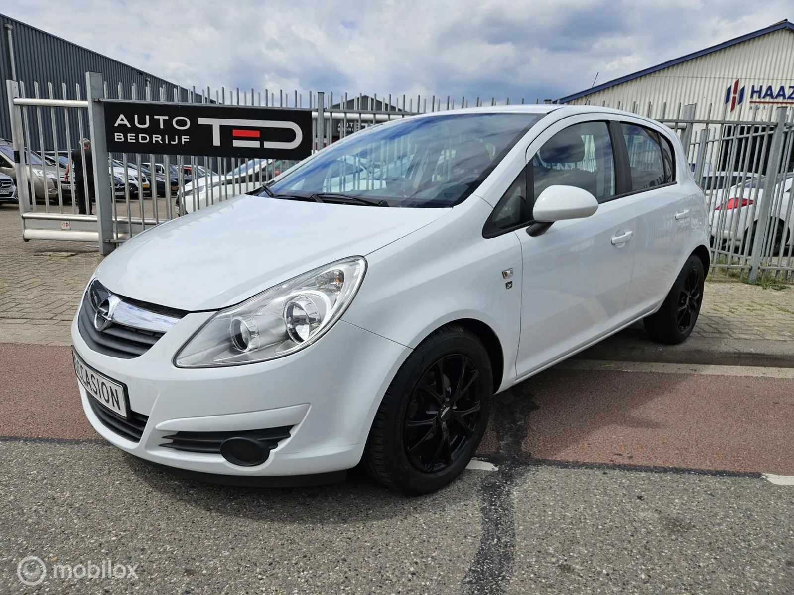 Opel Corsa (2010) — foto 1