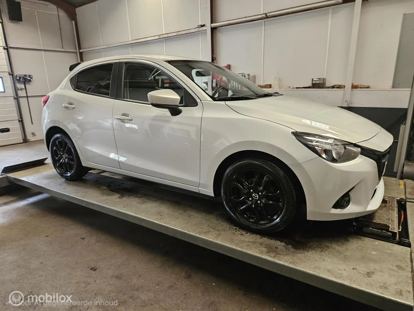 Mazda 2 (2019) — foto 1