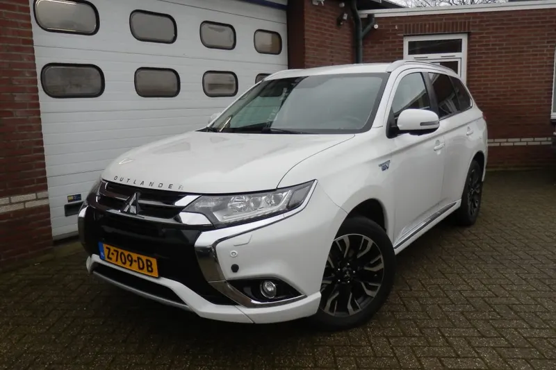 Mitsubishi Outlander (2015)