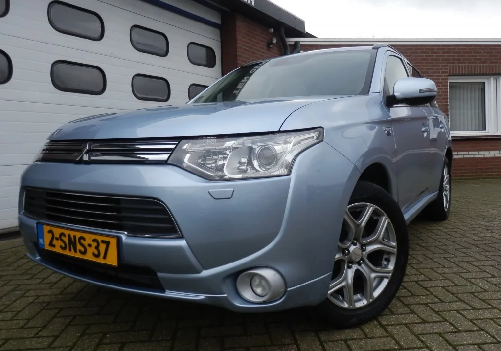 Mitsubishi Outlander (2013) — foto 1