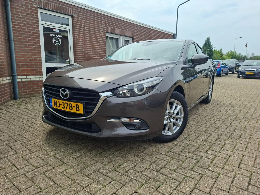 Mazda 3 (2017) — foto 1