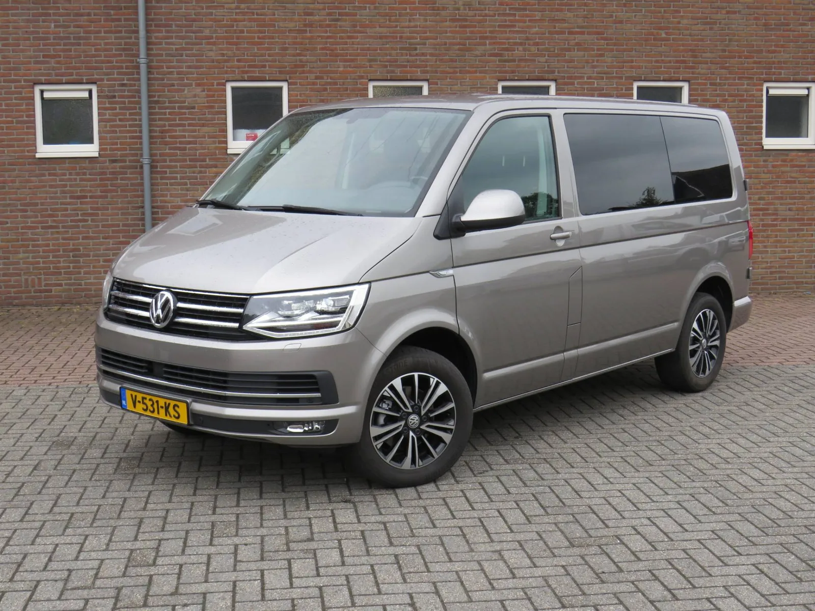 Volkswagen Transporter (2018) — foto 1