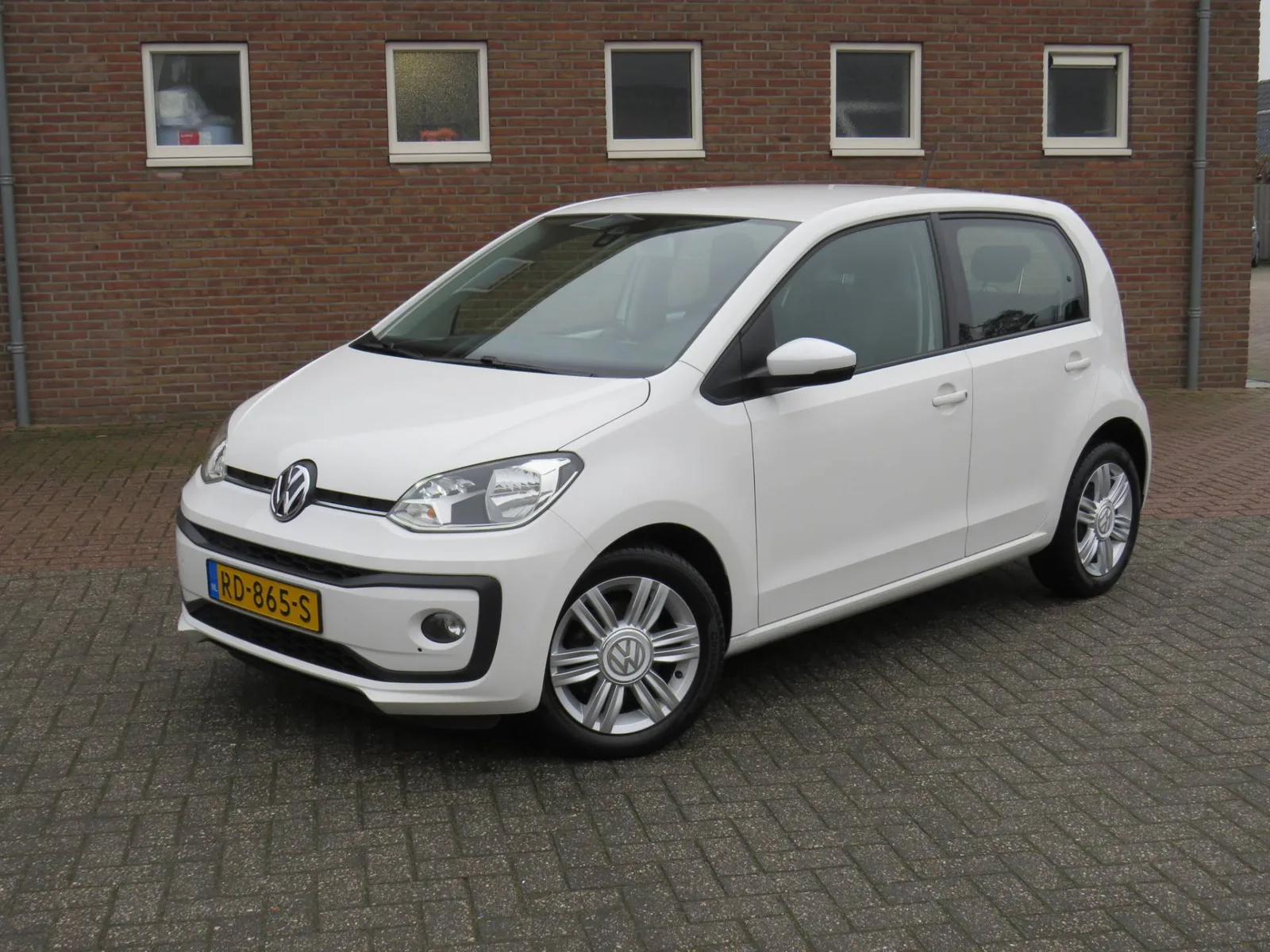 Volkswagen Up! (2017) — foto 1