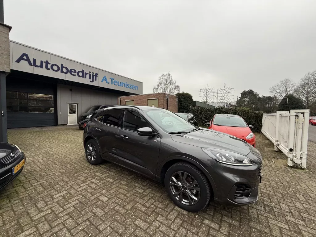 Ford Kuga (2023) — foto 1