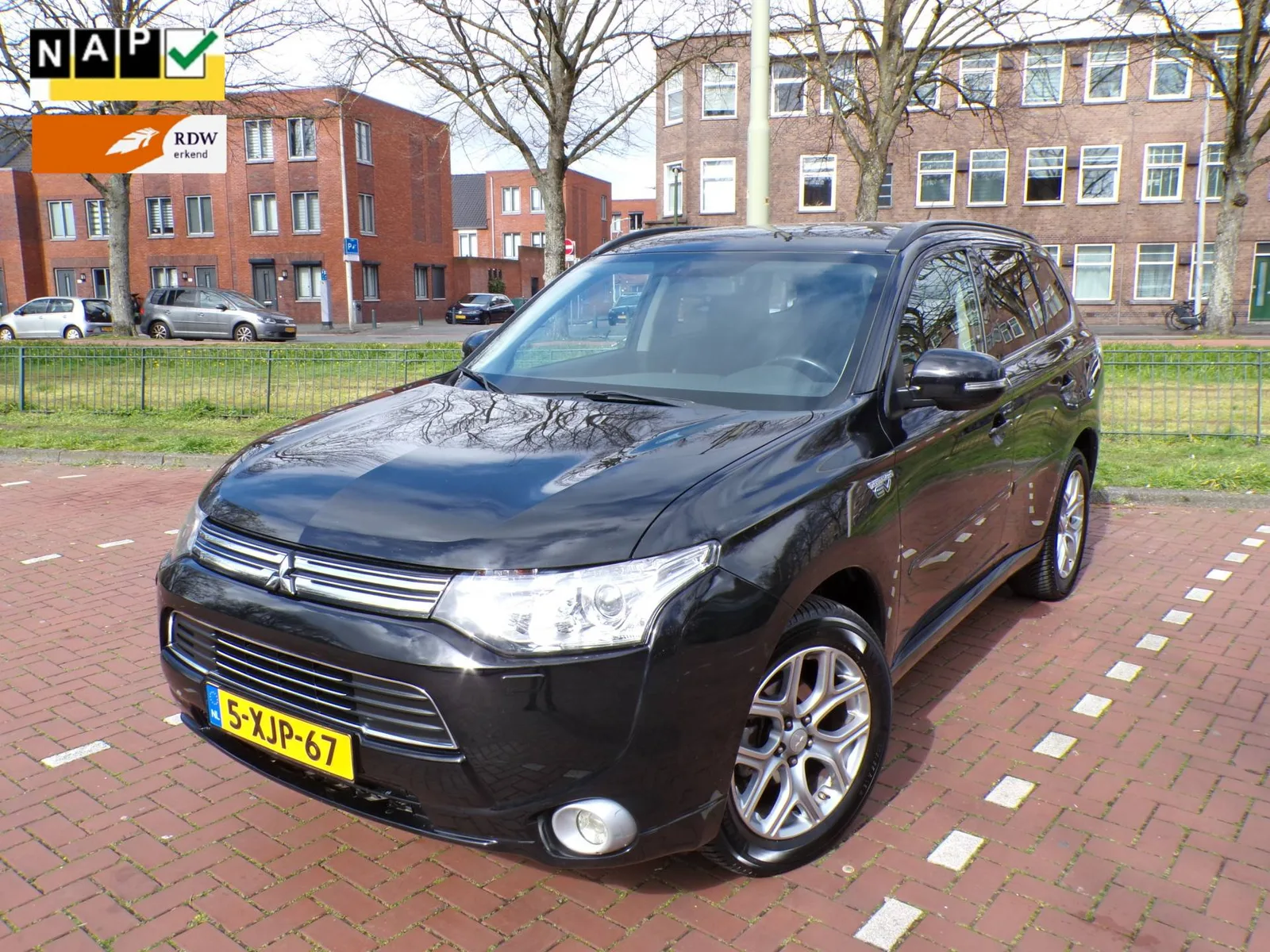 Mitsubishi Outlander (2014) — foto 1
