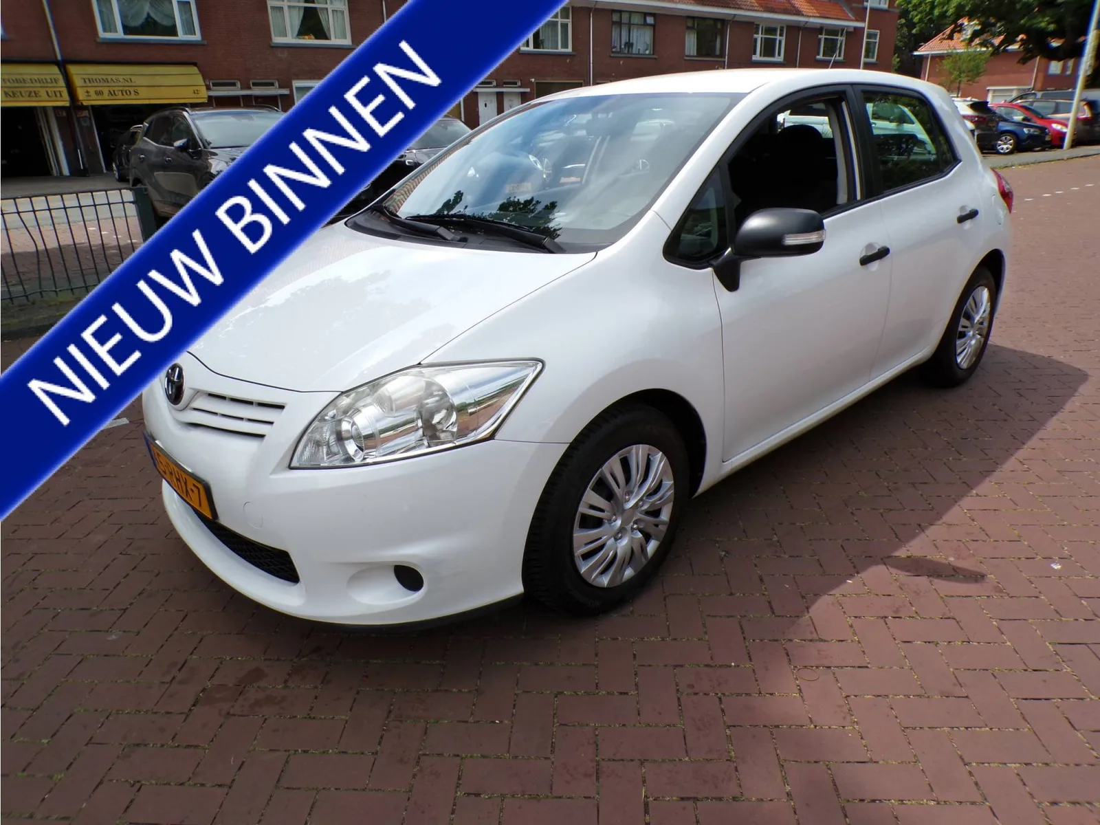 Toyota Auris (2011) — foto 1