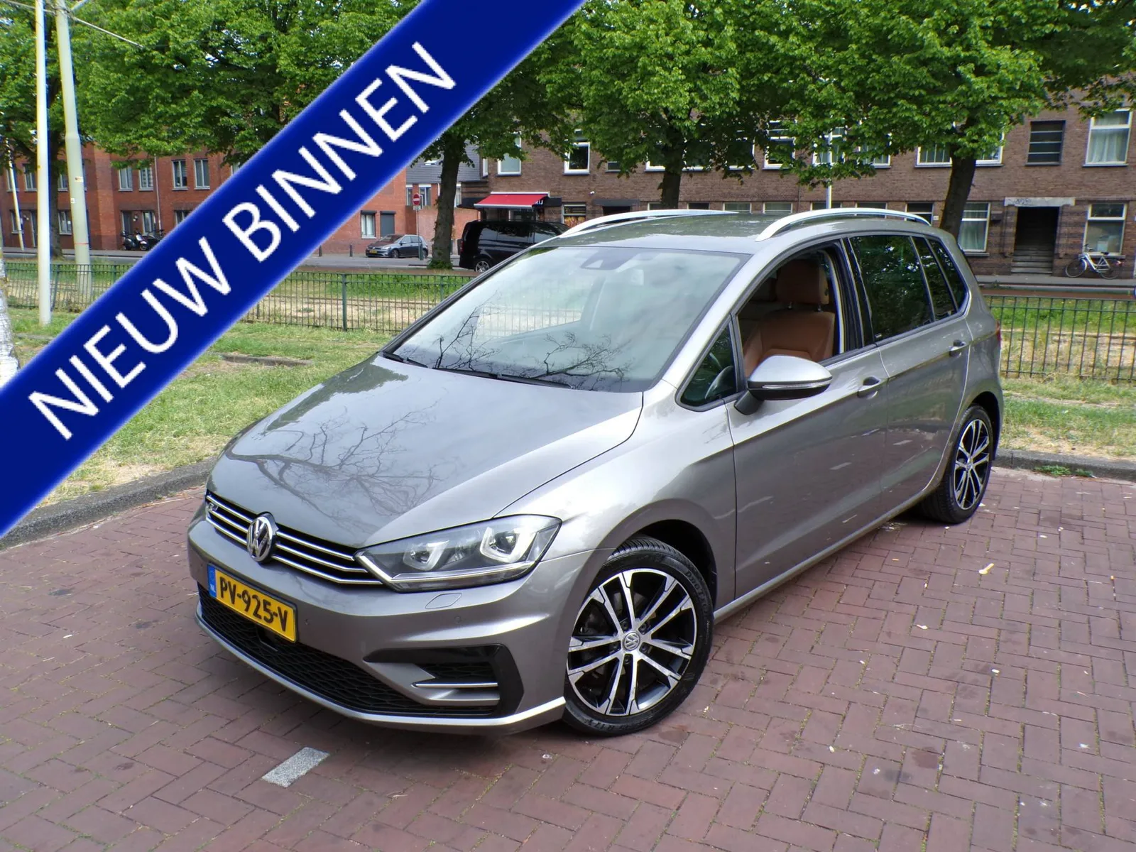 Volkswagen Golf Sportsvan (2016) — foto 1
