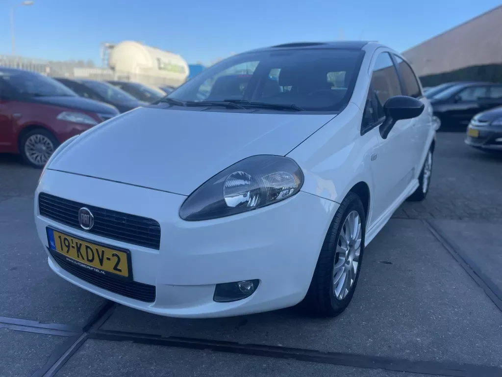 Fiat Grande Punto (2009) — foto 1