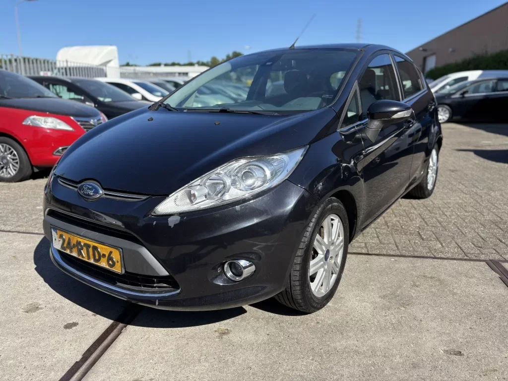 Ford Fiesta (2011) — foto 1