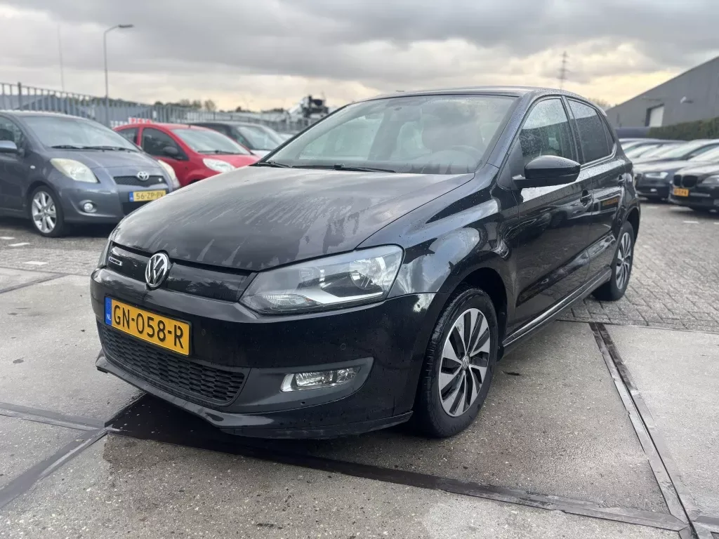 Volkswagen Polo (2015) — foto 1