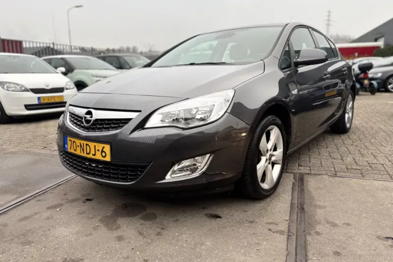 Opel Astra (2010)