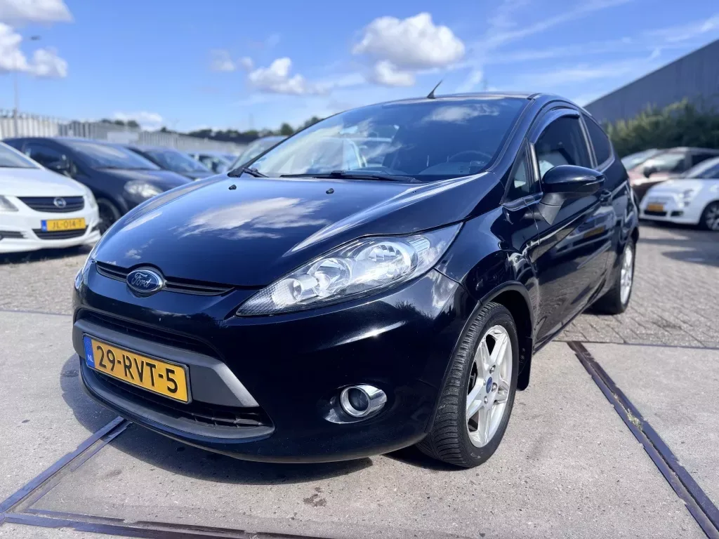 Ford Fiesta (2011) — foto 1