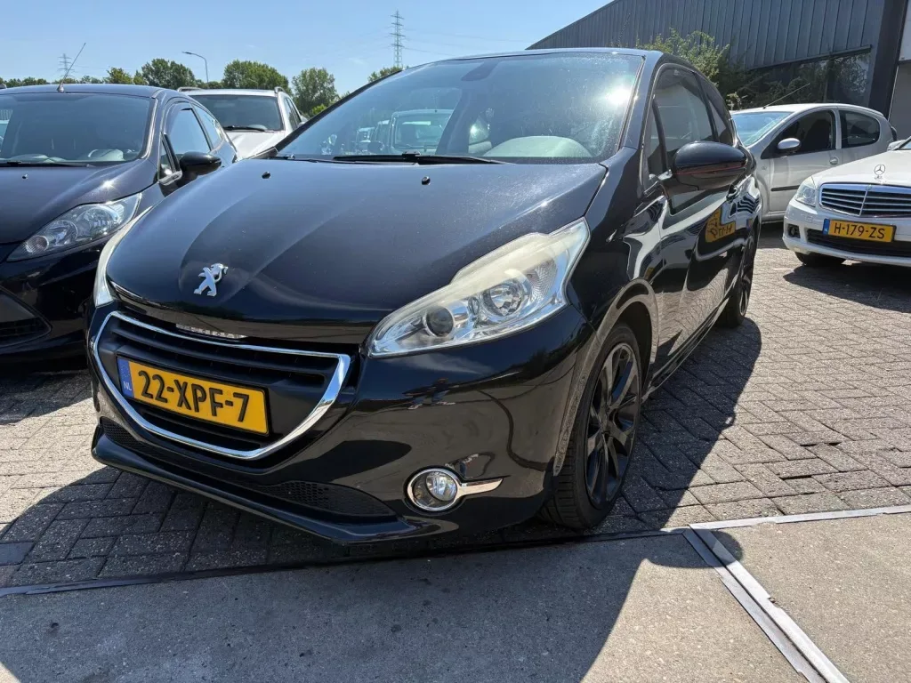 Peugeot 208 (2012) — foto 1