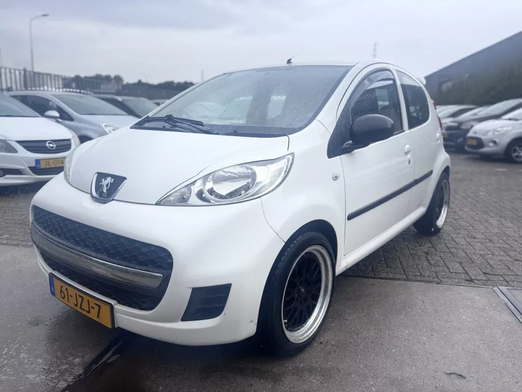 Peugeot 107 (2009) — foto 1