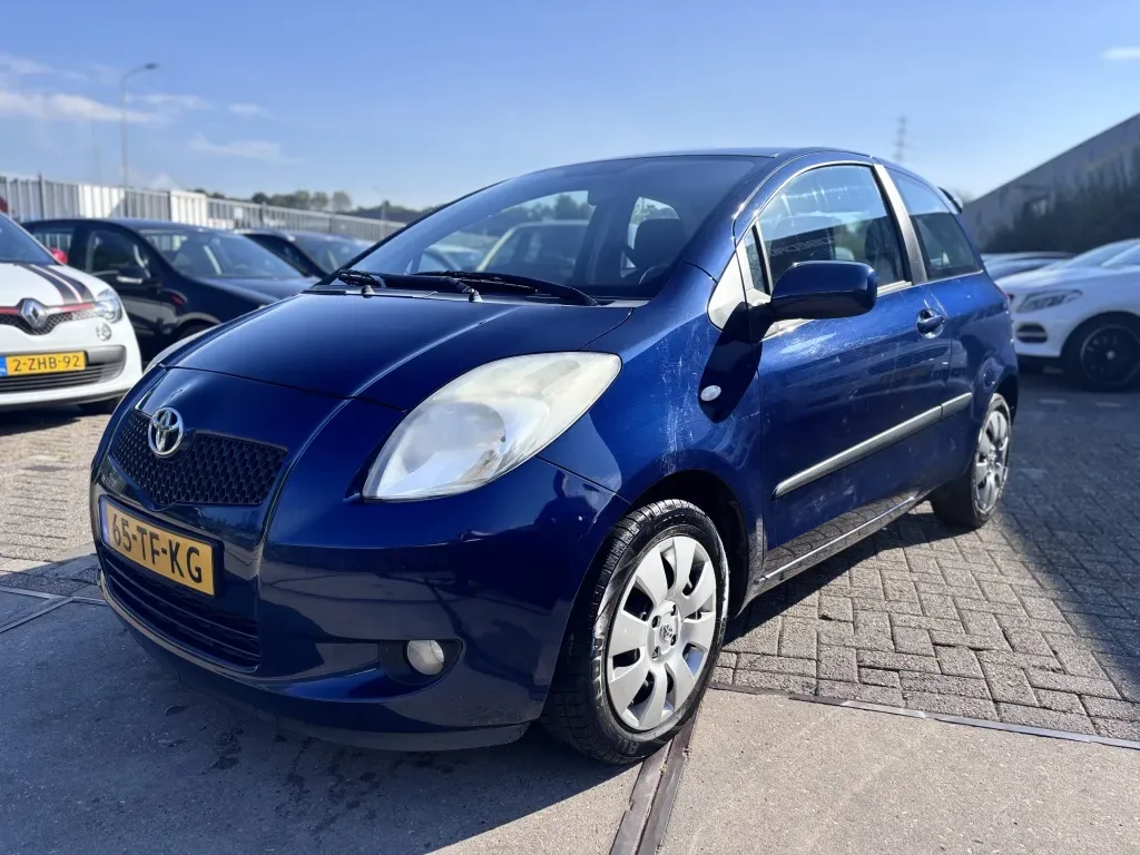 Toyota Yaris (2006) — foto 1