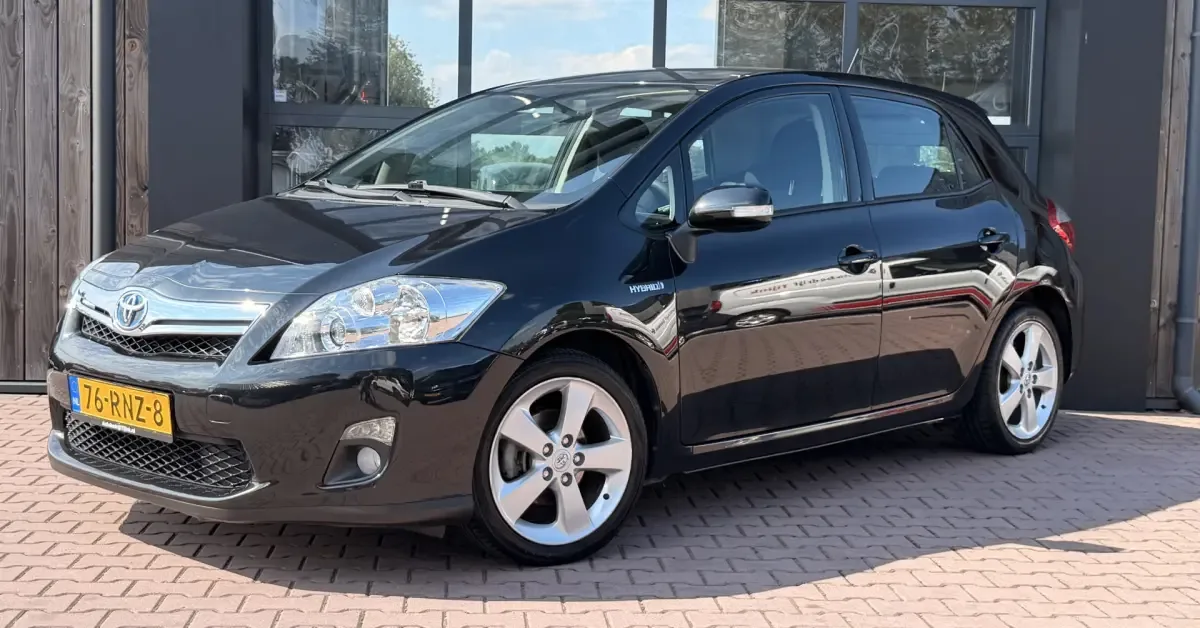 Toyota Auris (2011) — foto 1