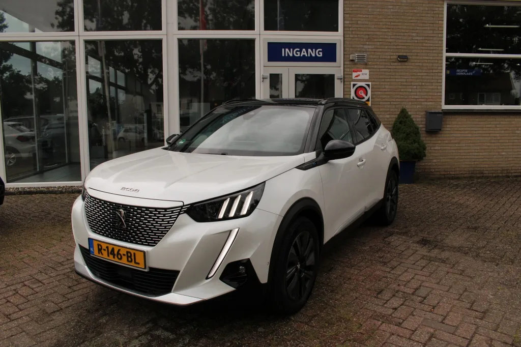 Peugeot e-2008 (2022) — foto 1
