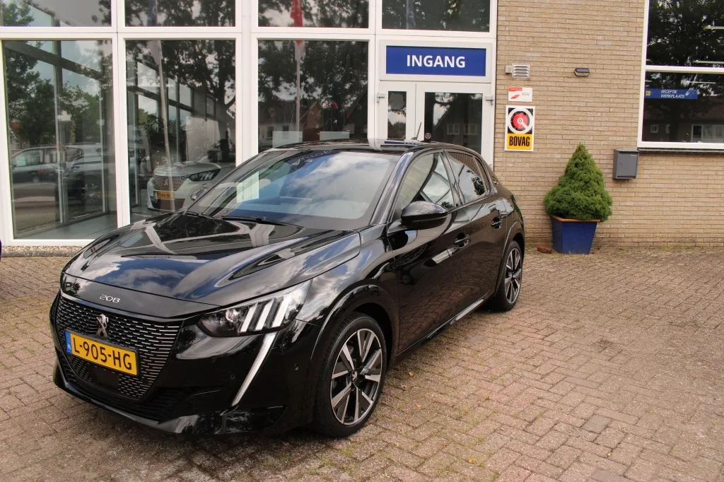 Peugeot 208 (2021) — foto 1