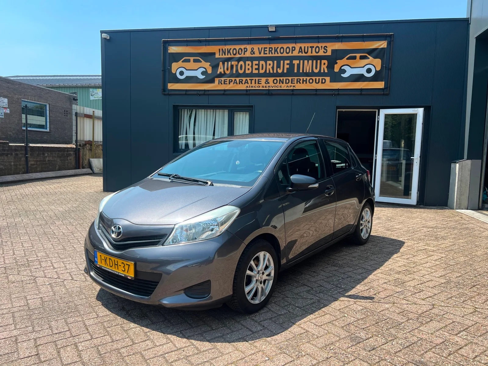 Toyota Yaris (2012) — foto 1