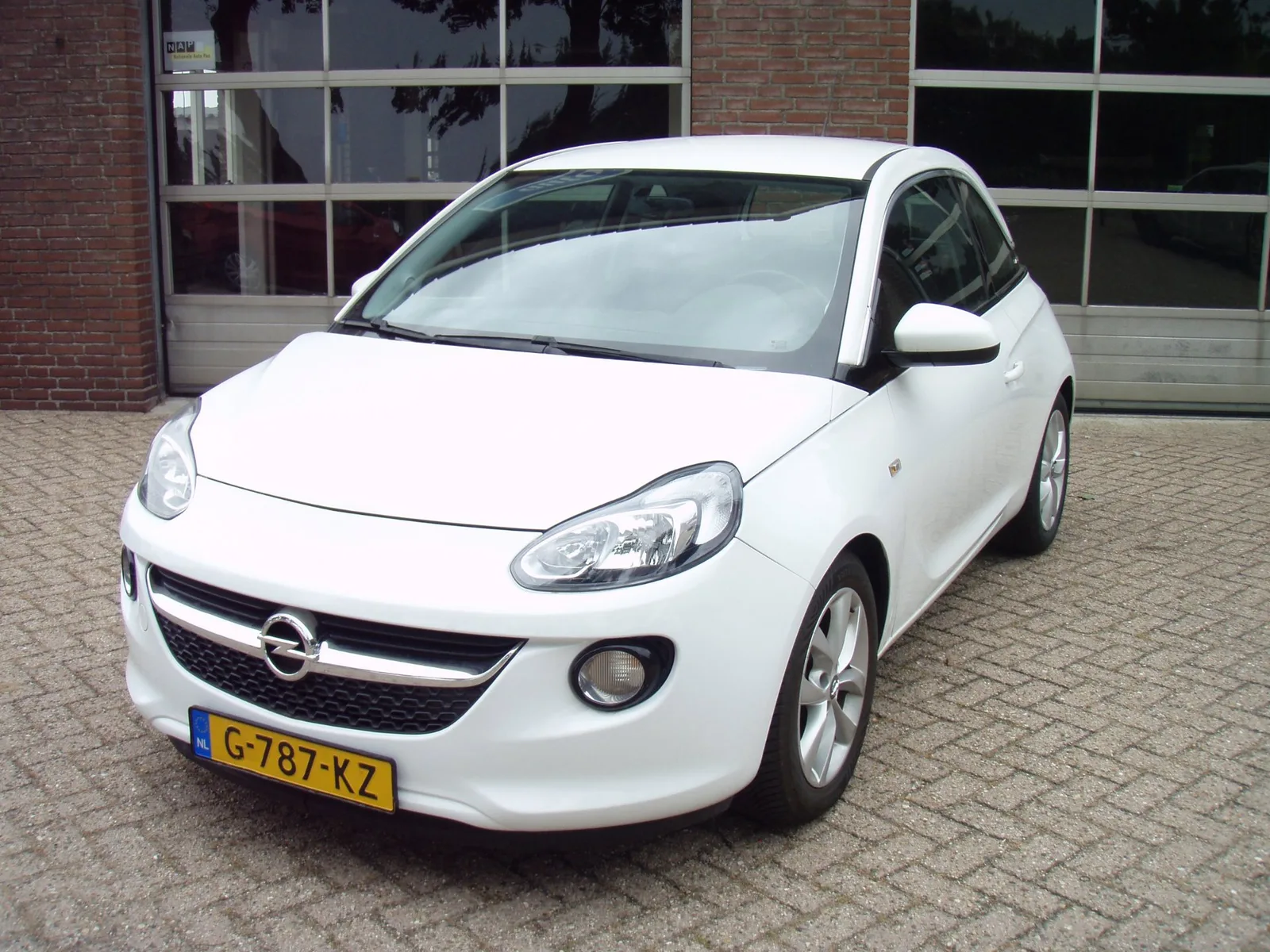 Opel Adam (2016) — foto 1