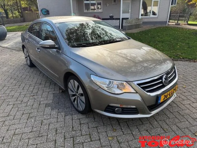 Volkswagen Passat (2010) — foto 1