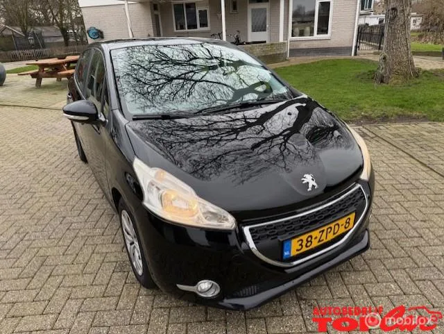 Peugeot 208 (2013) — foto 1
