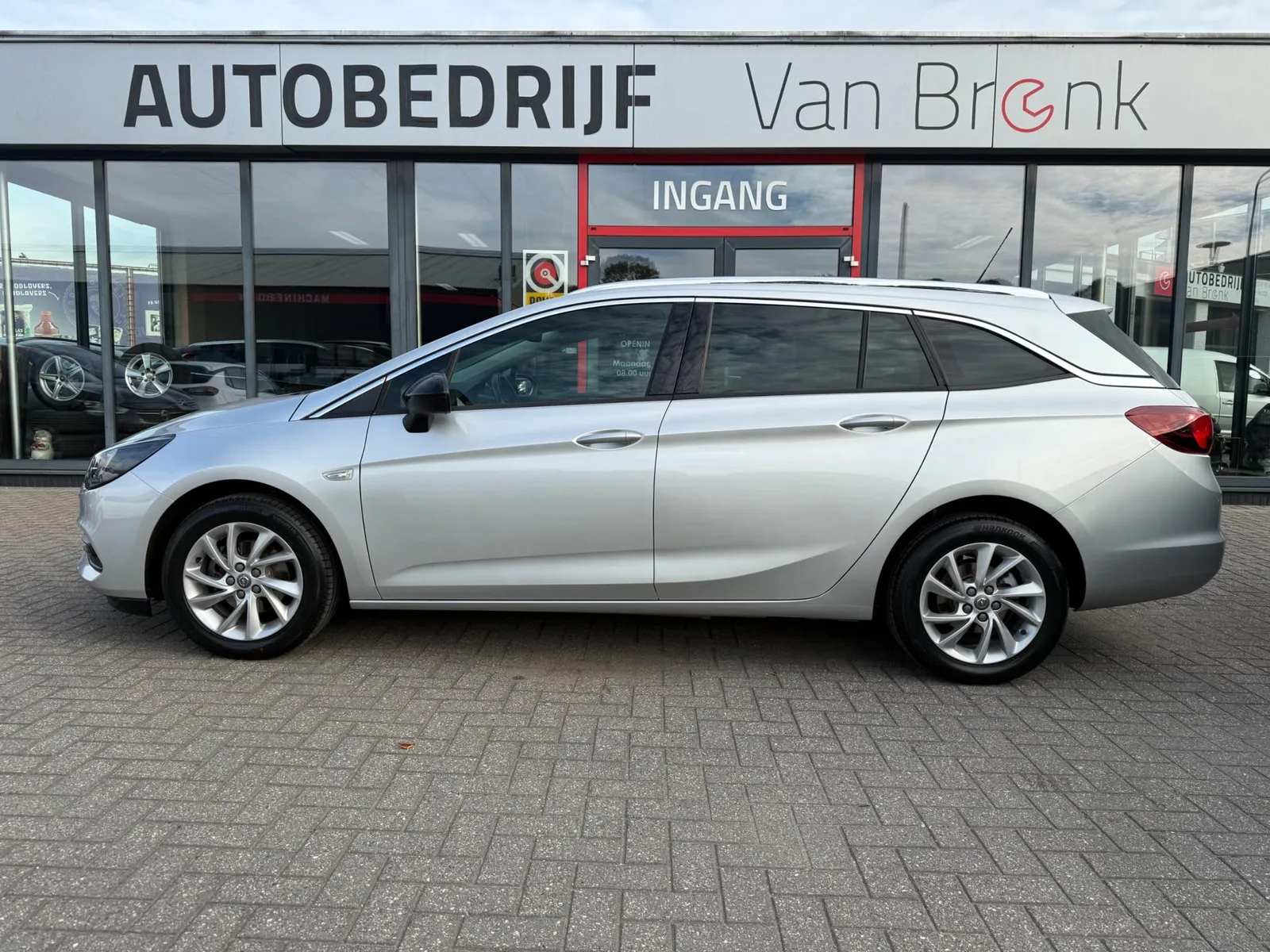 Opel Astra (2021) — foto 1