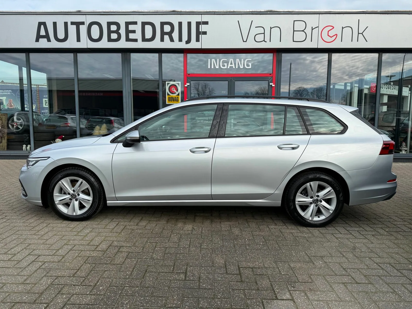 Volkswagen Golf (2022) — foto 1