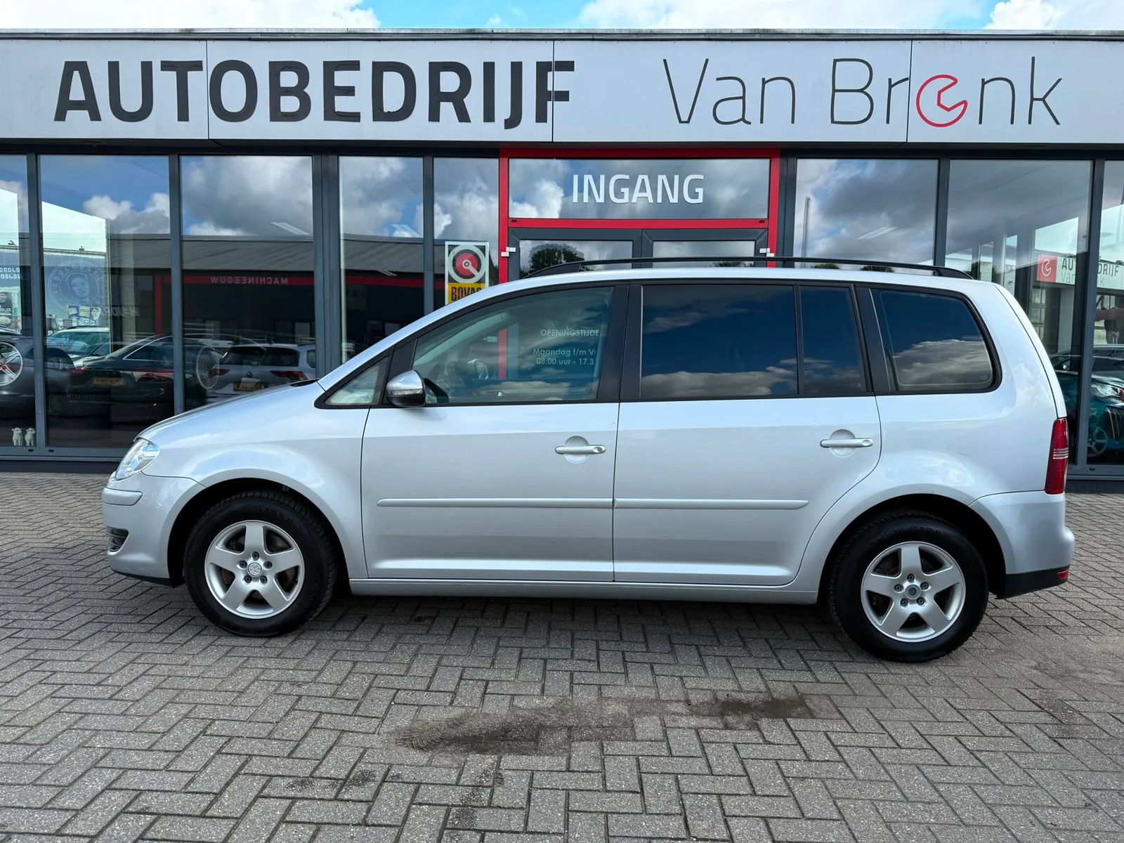 Volkswagen Touran (2010) — foto 1