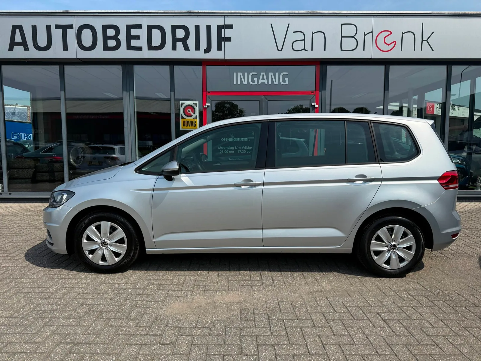 Volkswagen Touran (2017) — foto 1
