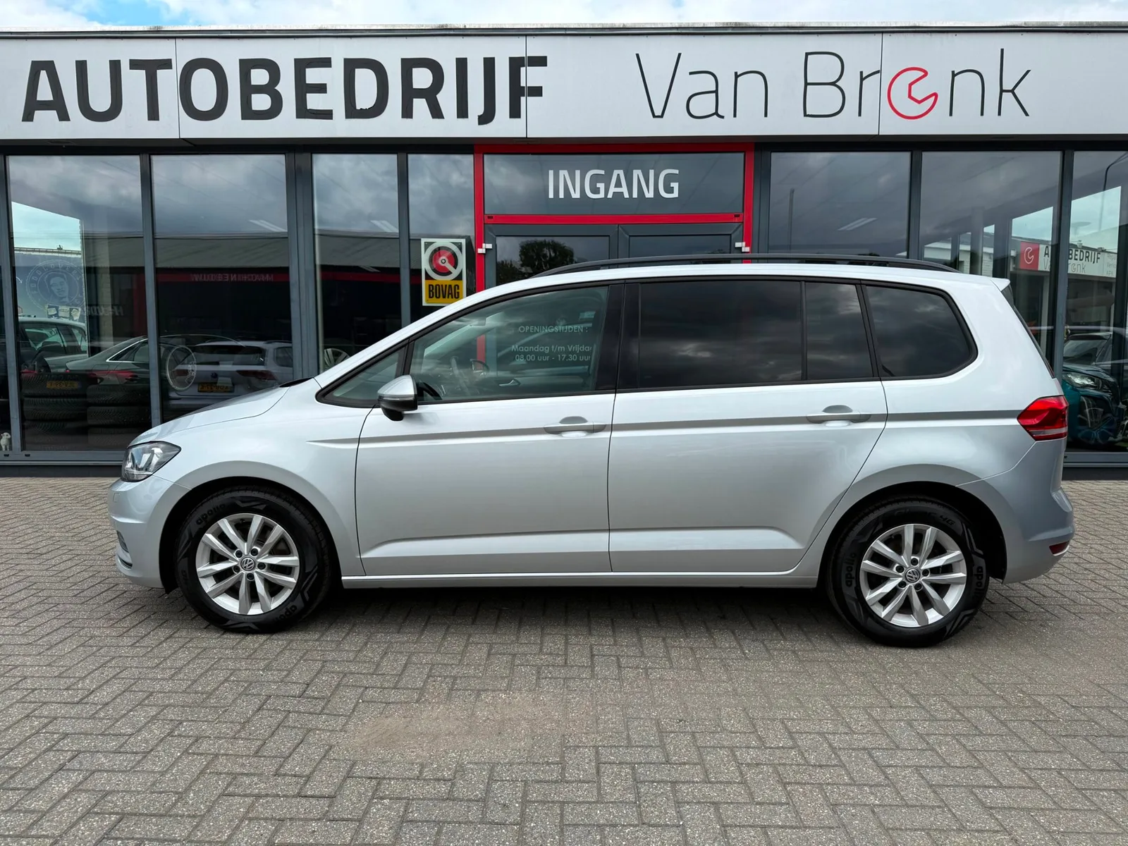 Volkswagen Touran (2018) — foto 1