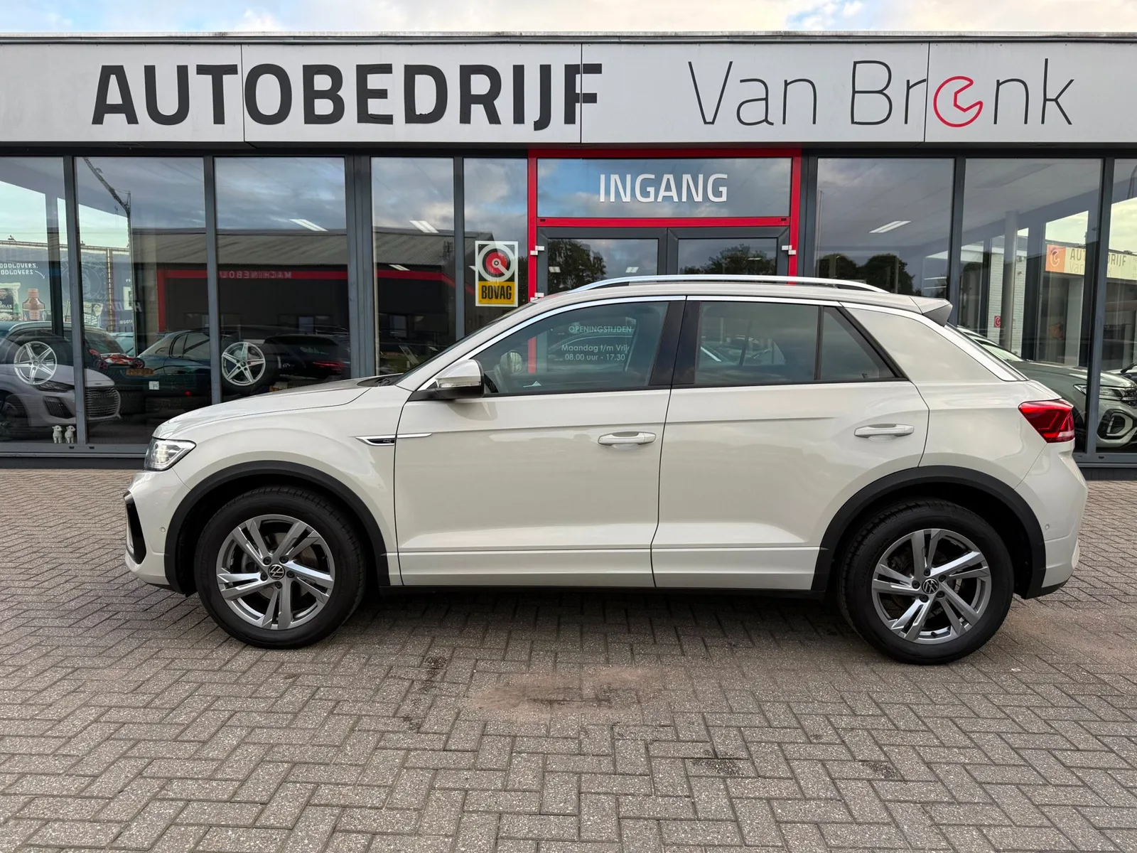 Volkswagen T-Roc (2024) — foto 1