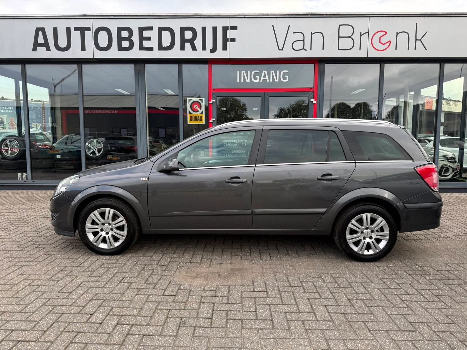Opel Astra (2009) — foto 1