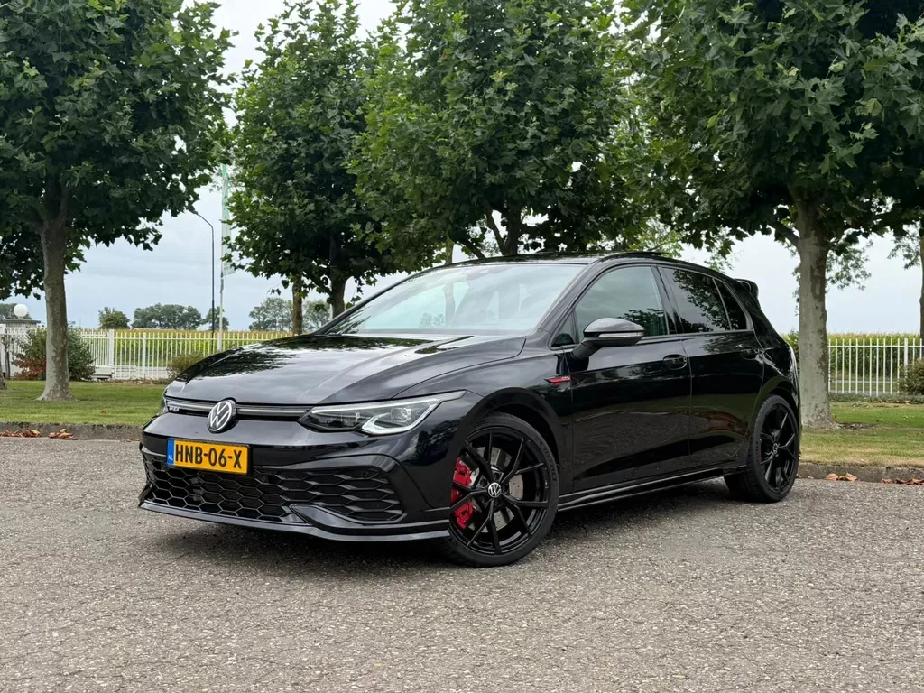 Volkswagen Golf (2023) — foto 1
