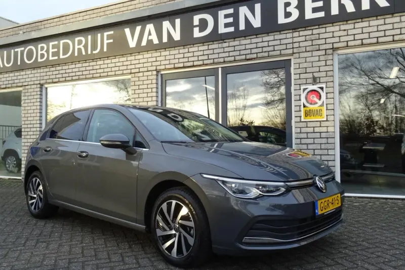Volkswagen Golf (2023)