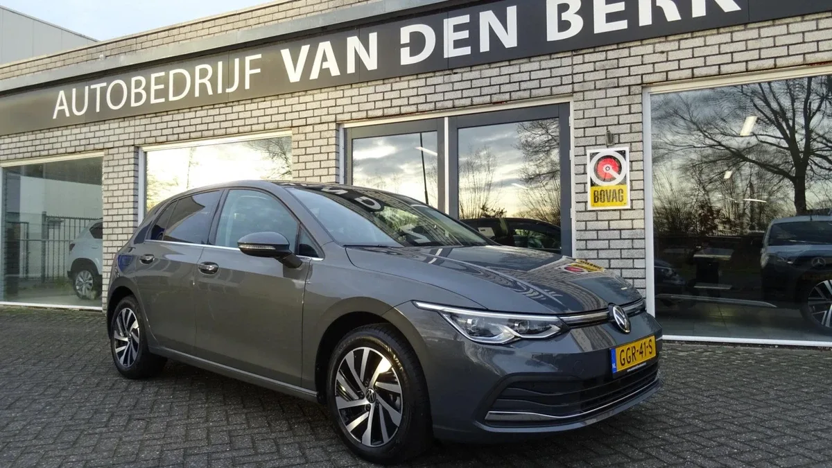 Volkswagen Golf (2023) — foto 1