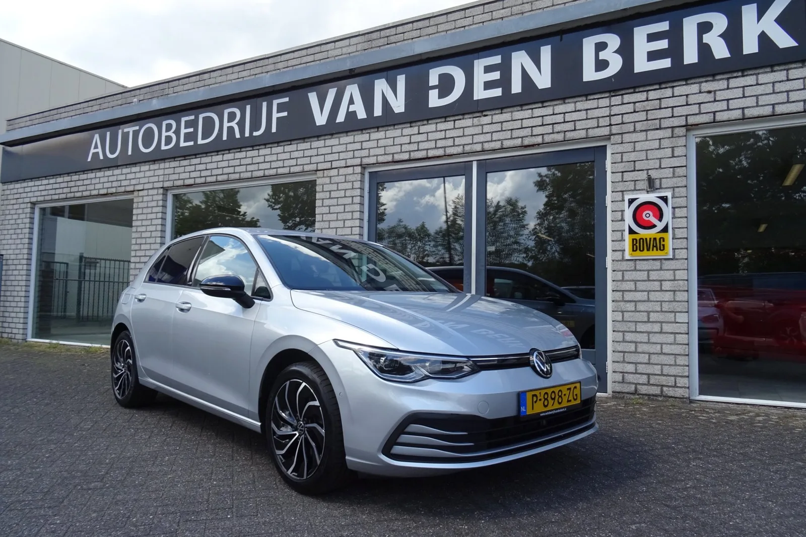Volkswagen Golf (2021) — foto 1