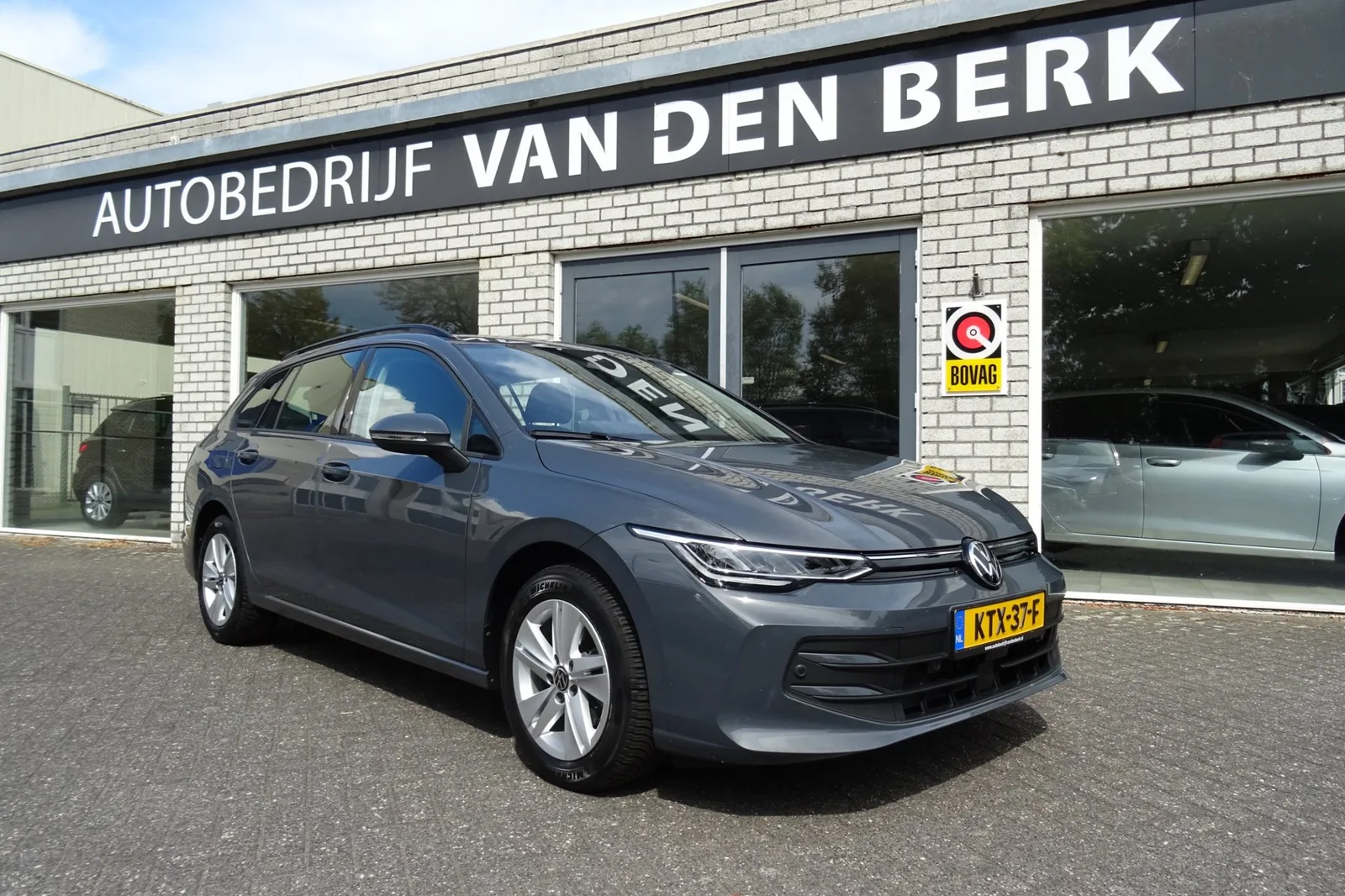 Volkswagen Golf (2025) — foto 1