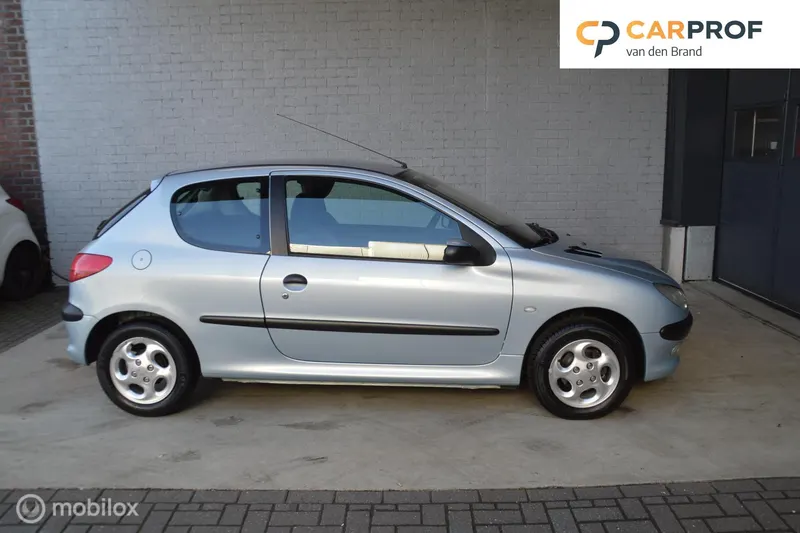 Peugeot 206 (2003)