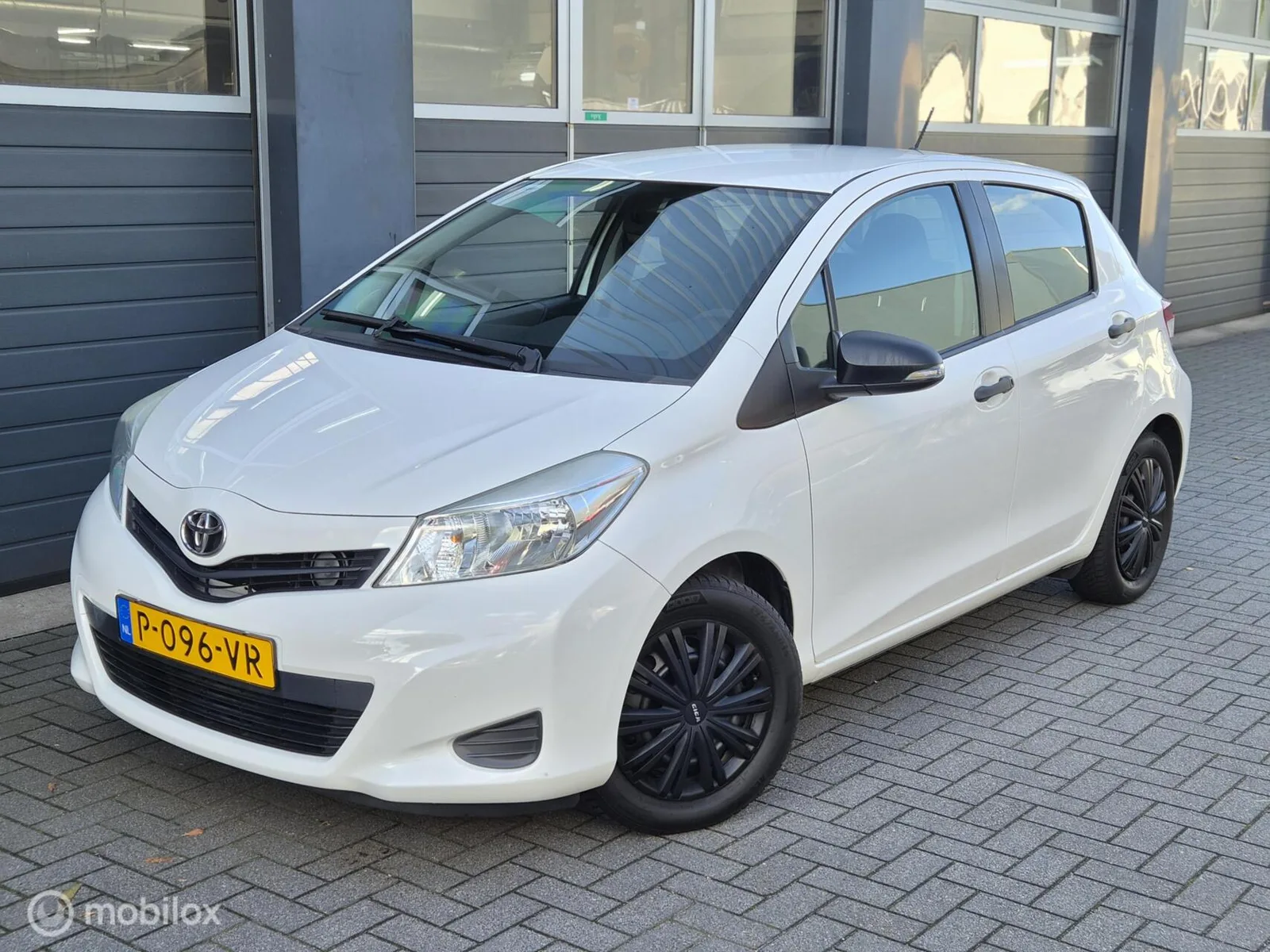 Toyota Yaris (2012) — foto 1