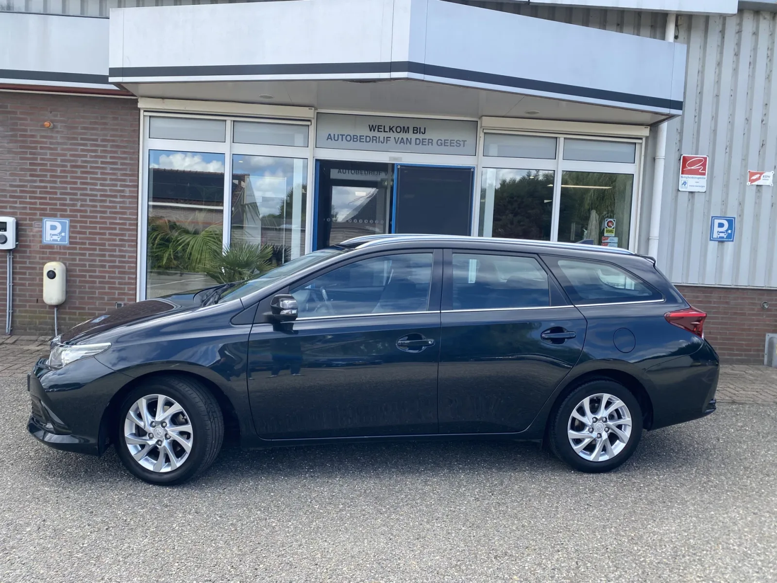 Toyota Auris (2015) — foto 1