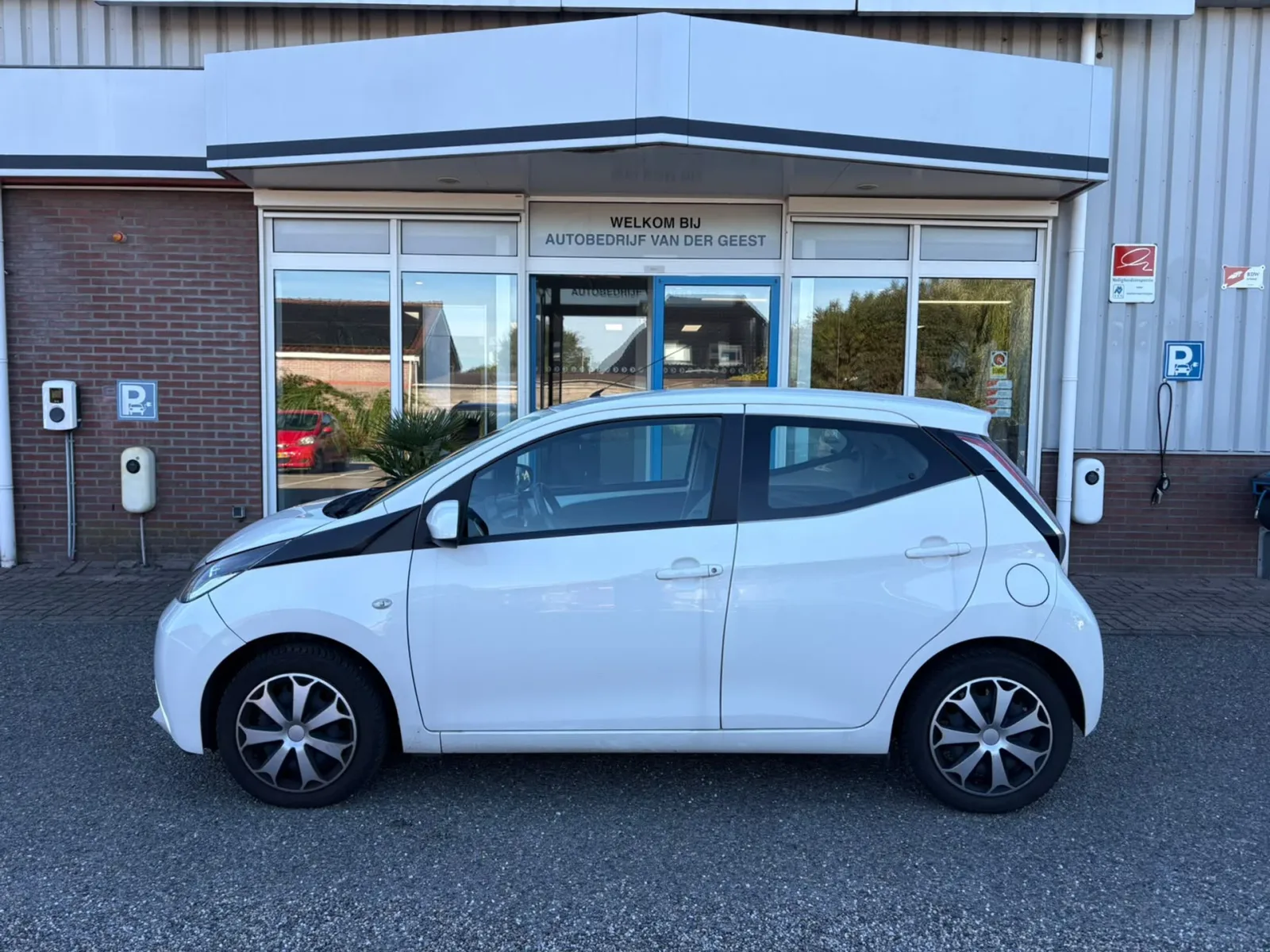 Toyota Aygo (2015) — foto 1