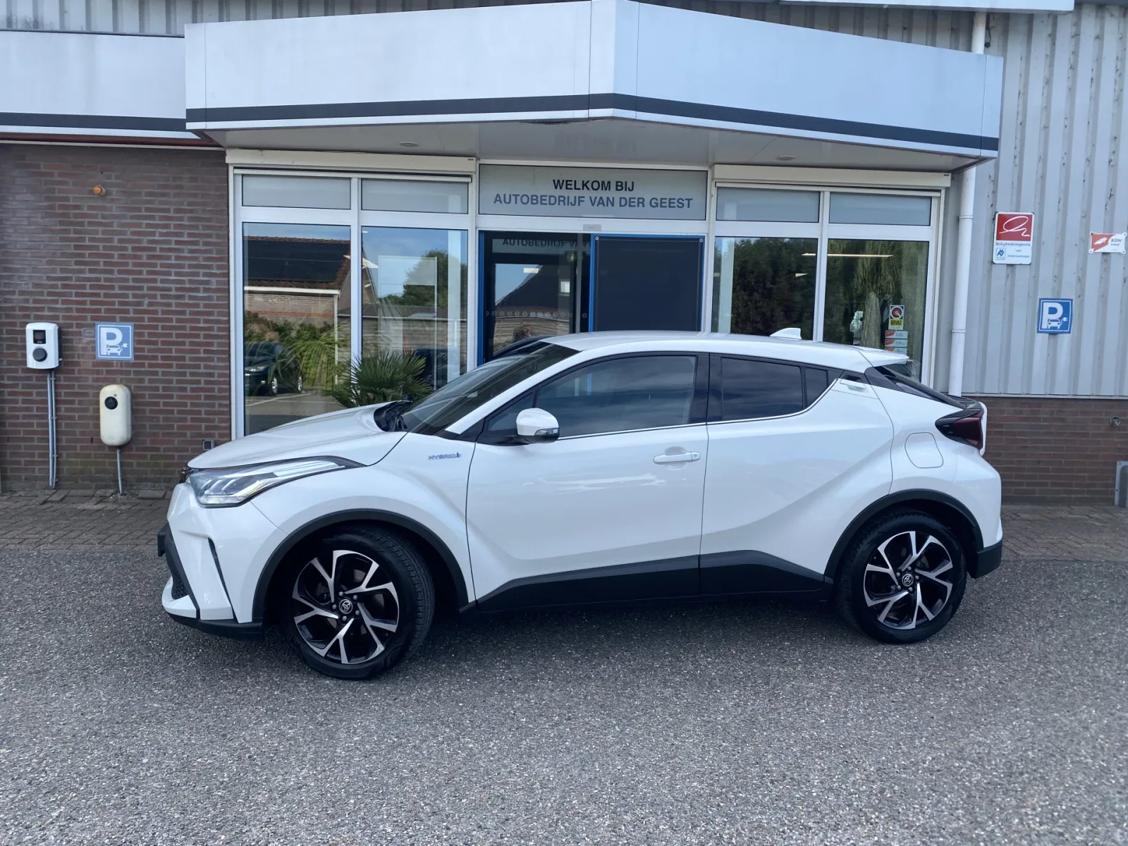 Toyota C-HR (2020) — foto 1