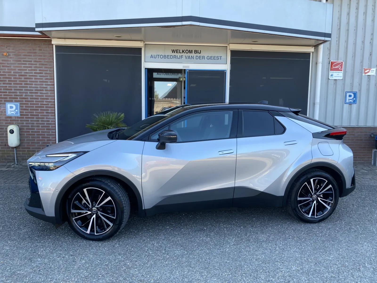 Toyota C-HR (2025) — foto 1