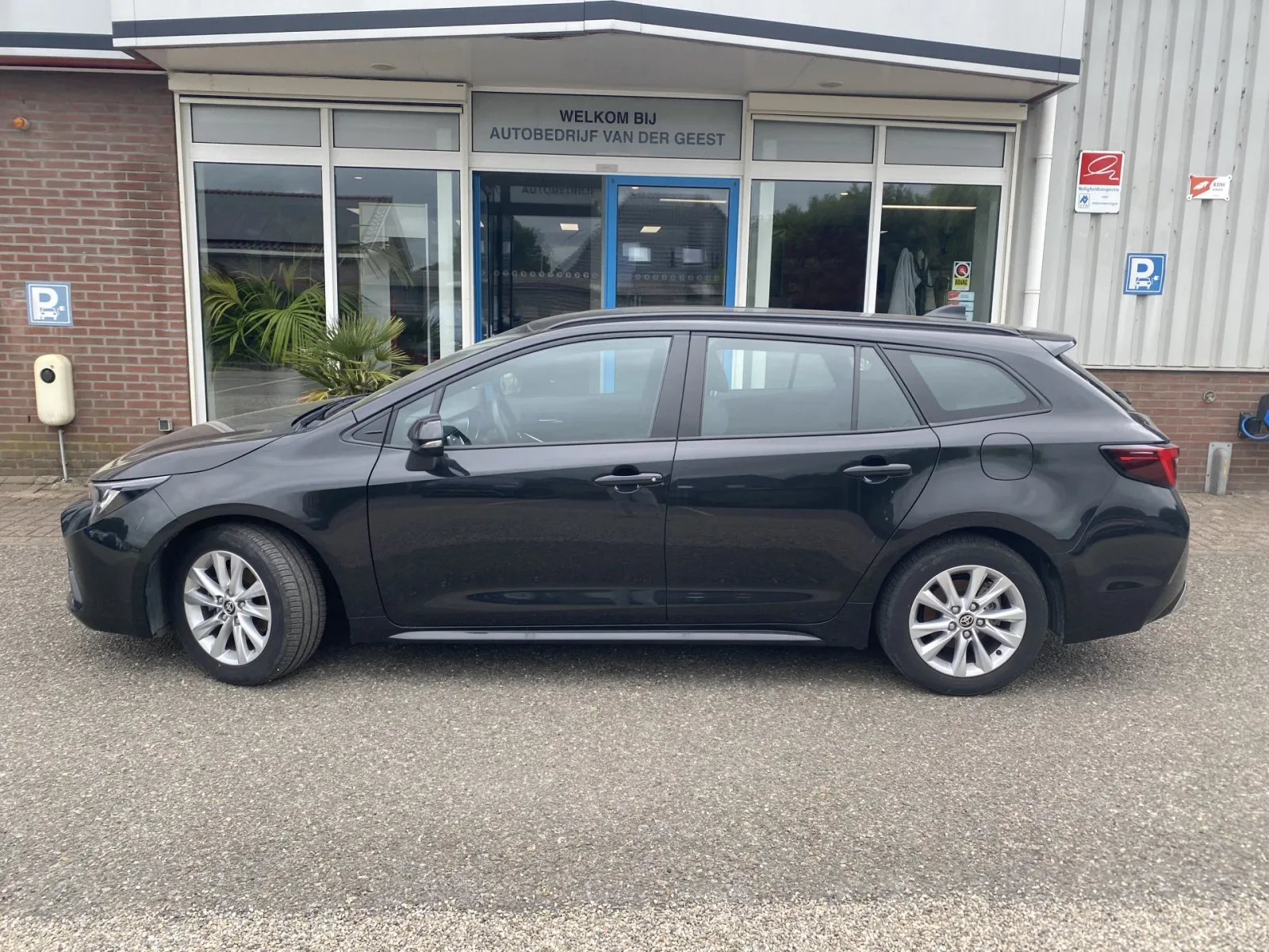 Toyota Corolla (2025) — foto 1