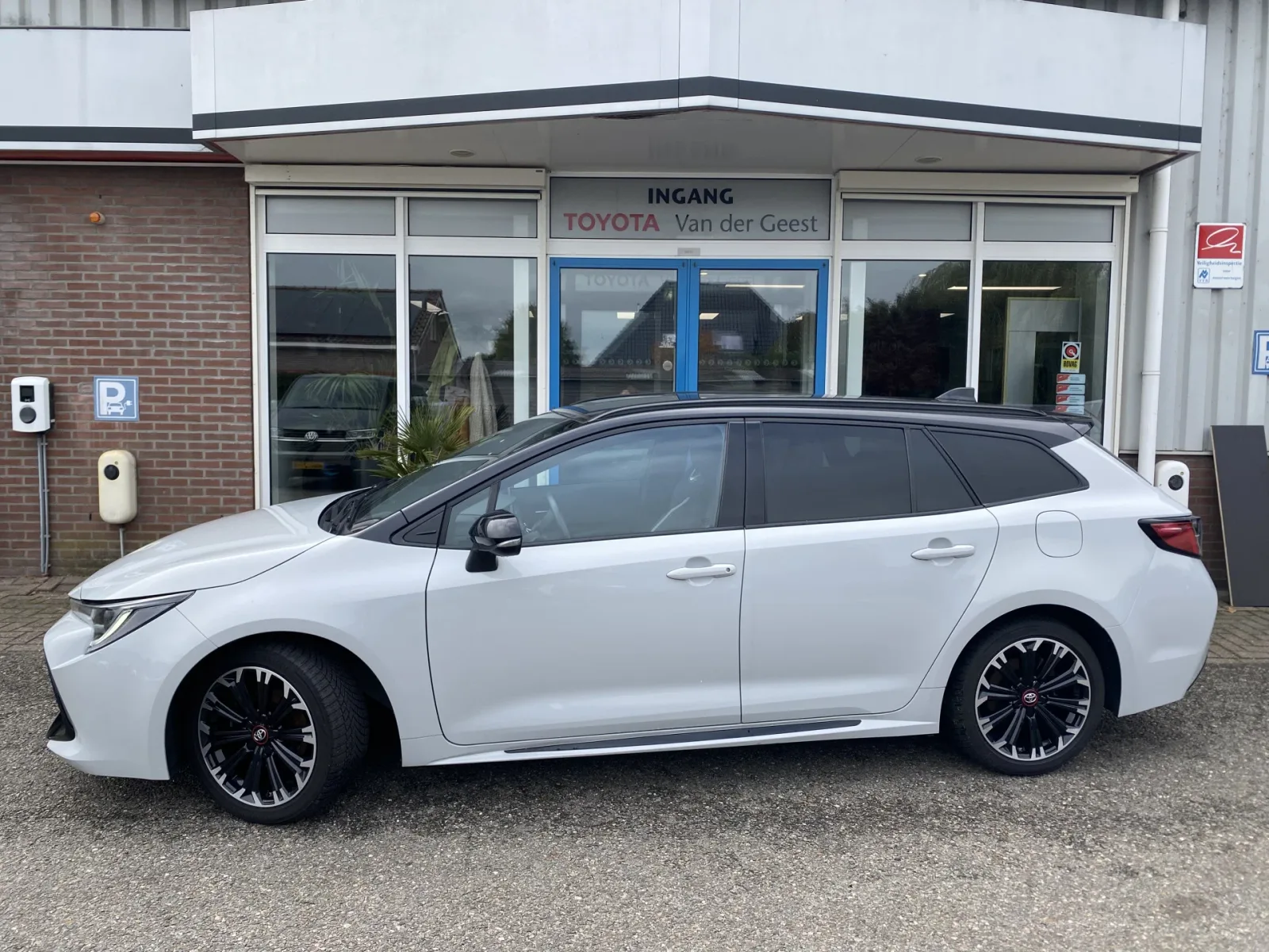 Toyota Corolla (2023) — foto 1