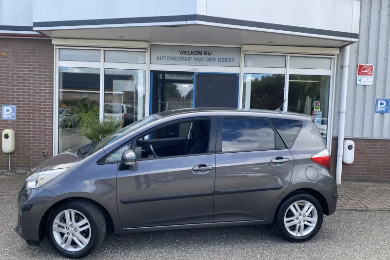 Toyota Verso-S (2012)