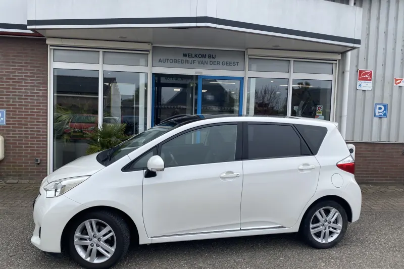 Toyota Verso-S (2011)