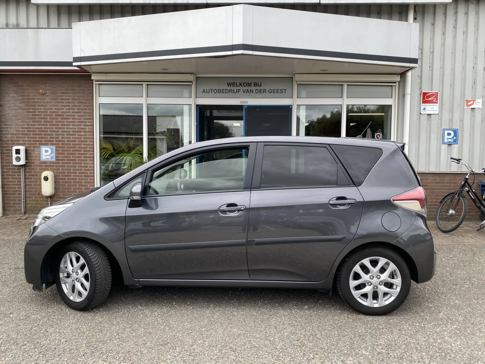 Toyota Verso-S (2015) — foto 1