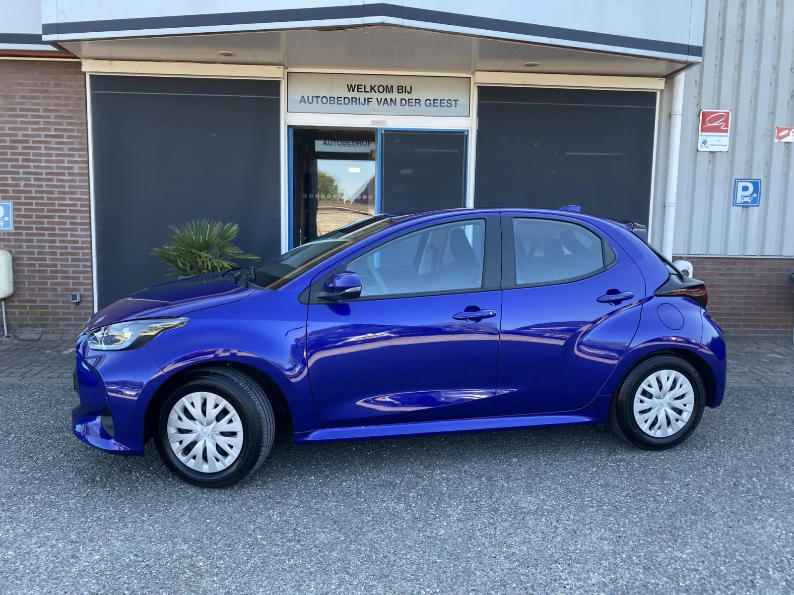 Toyota Yaris (2024) — foto 1
